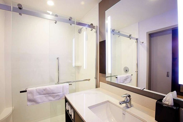Hilton Garden Inn Elizabethtown — Bathroom