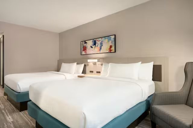 Hilton Garden Inn Falls Church — Guest room