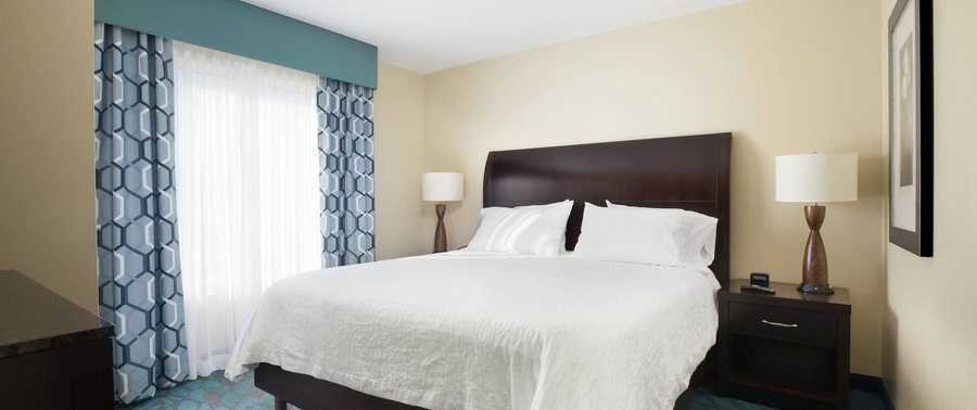 Hilton Garden Inn Fargo — Guest room