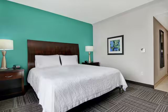 Hilton Garden Inn Fayetteville — Guest room
