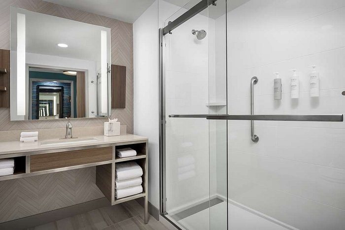 Hilton Garden Inn Florence Novoli — Bathroom