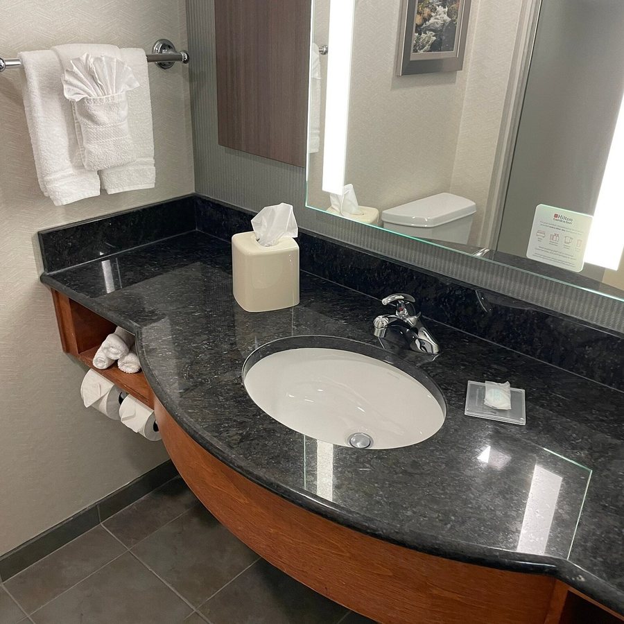 Hilton Garden Inn Fremont Milpitas — Bathroom