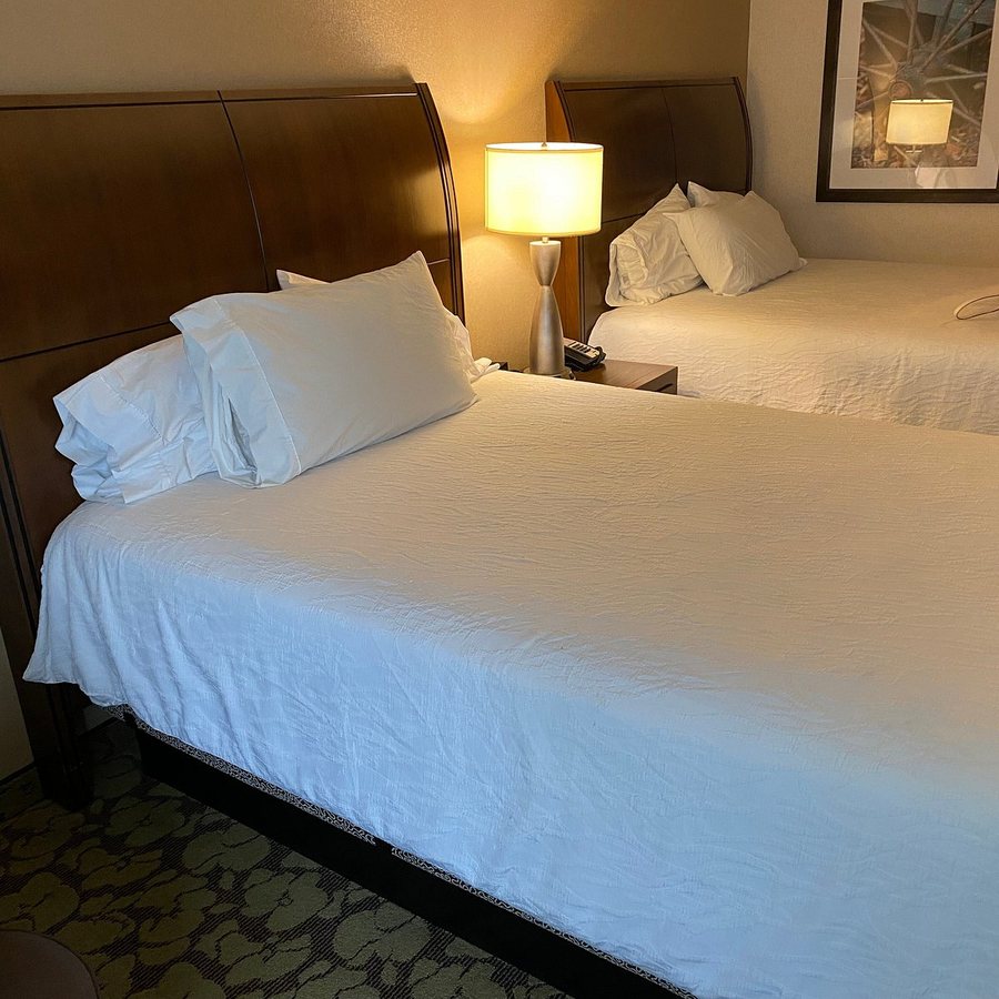 Hilton Garden Inn Gilroy — Guest room