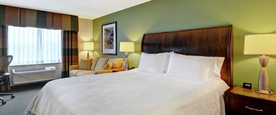 Hilton Garden Inn Green Bay — Guest room