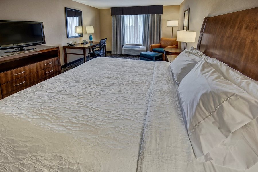 Hilton Garden Inn Houston bush Intercontinental Airport — Guest room