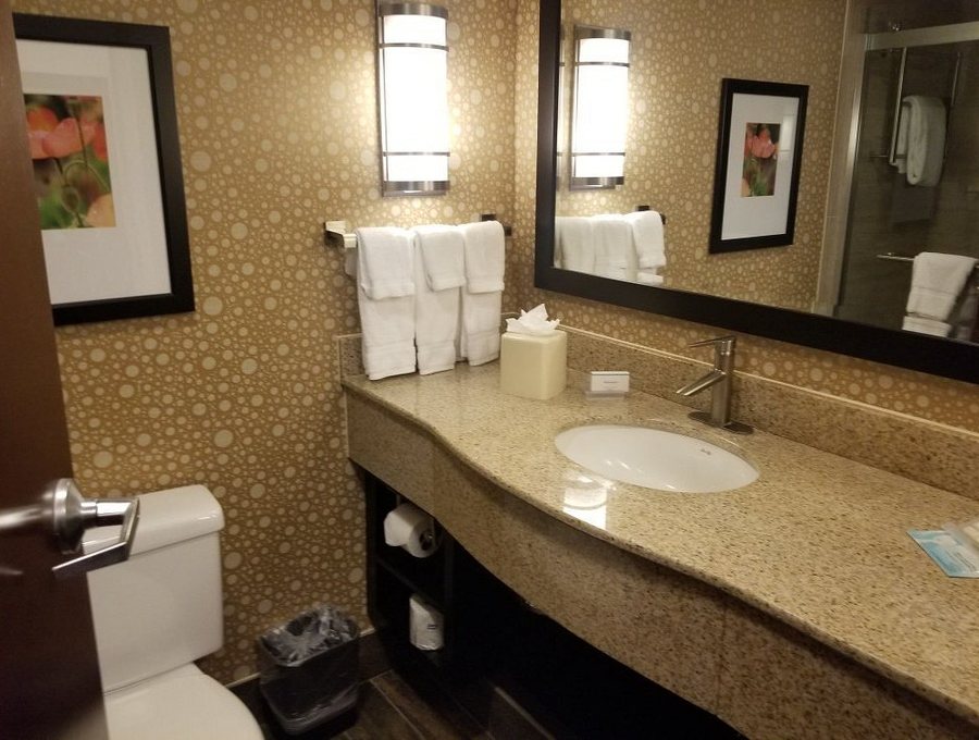 Hilton Garden Inn Houston NW Willowbrook — Bathroom