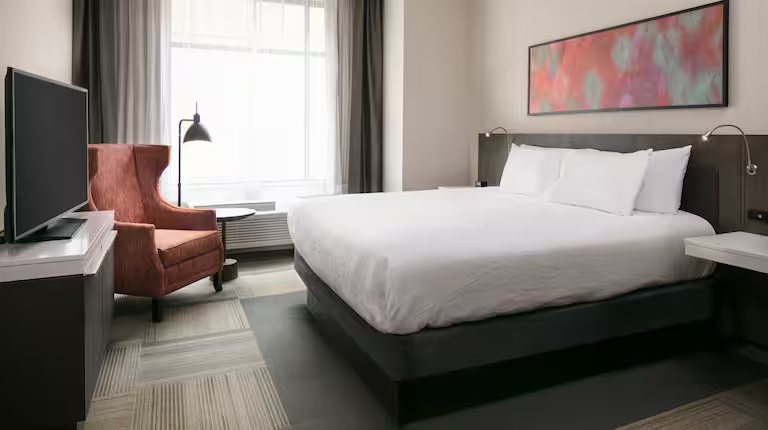 Hilton Garden Inn Iowa City Downtown University — Guest room