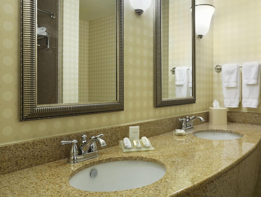 Hilton Garden Inn Jacksonville Orange Park — Bathroom