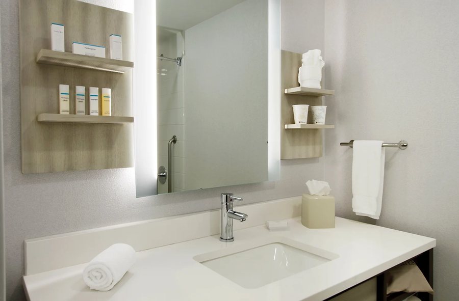 Hilton Garden Inn Laramie — Bathroom