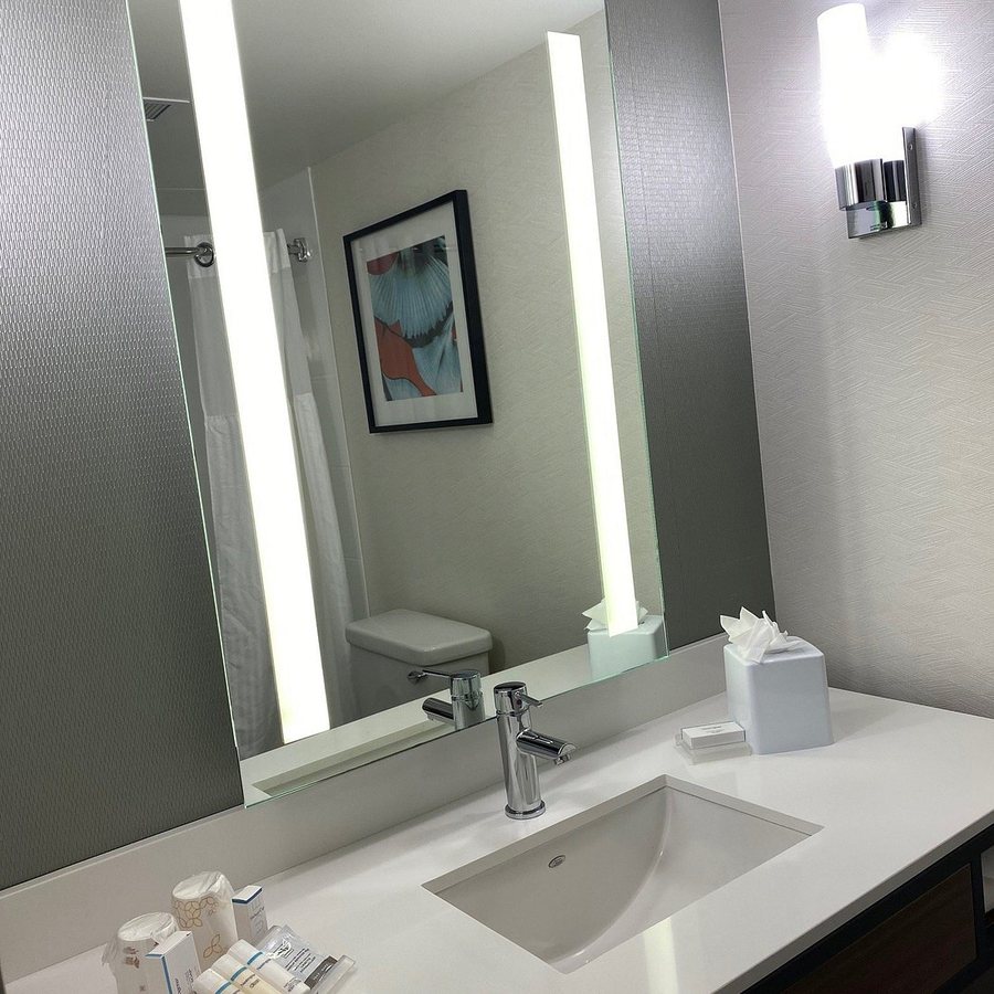 Hilton Garden Inn Las Vegas City Center Las Vegas Nevada — Bathroom
