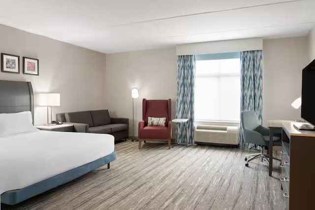 Hilton Garden Inn Lenox Pittsfield — Guest room