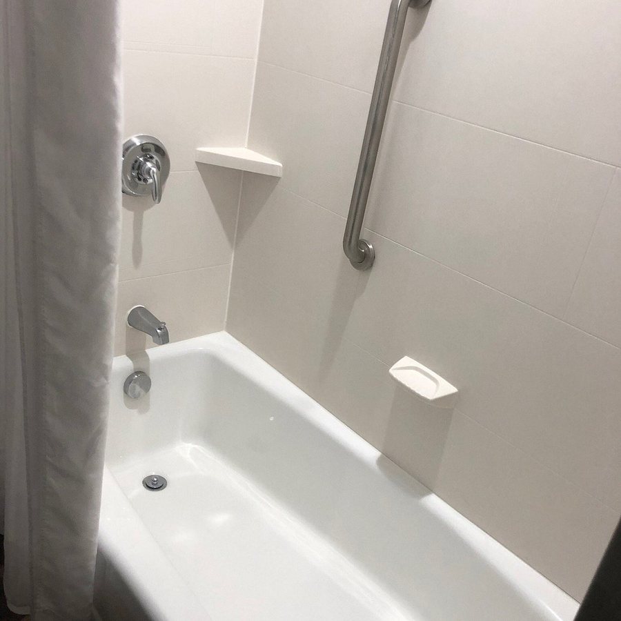 Hilton Garden Inn Longview — Bathroom