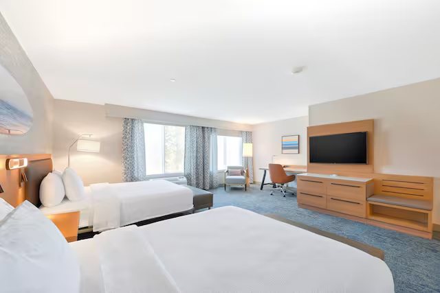 Hilton Garden Inn Los Angeles Redondo Beach — Guest room