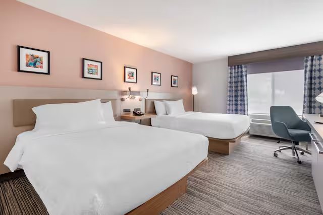 Hilton Garden Inn Louisville Northeast — Guest room