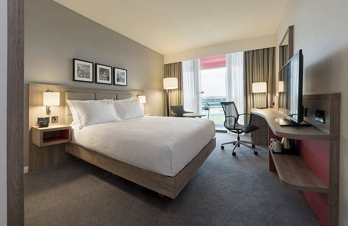 Hilton Garden Inn Manchester Emirates Old Trafford — Guest room