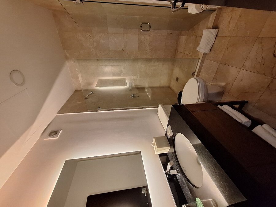 Hilton Garden Inn Mexico City Polanco — Bathroom