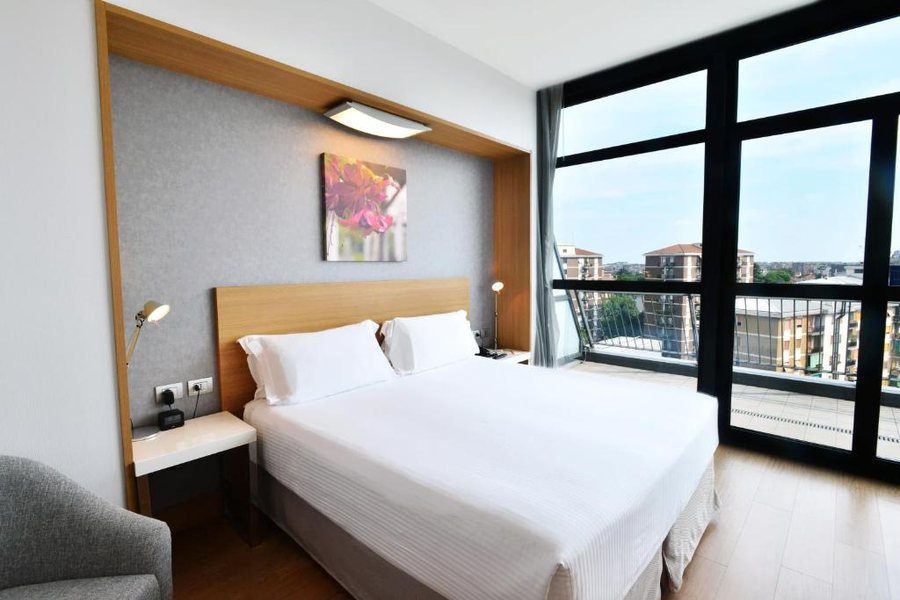 Hilton Garden Inn Milan North — Guest room