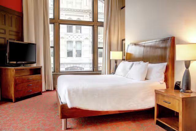 Hilton Garden Inn Milwaukee Downtown — Guest room