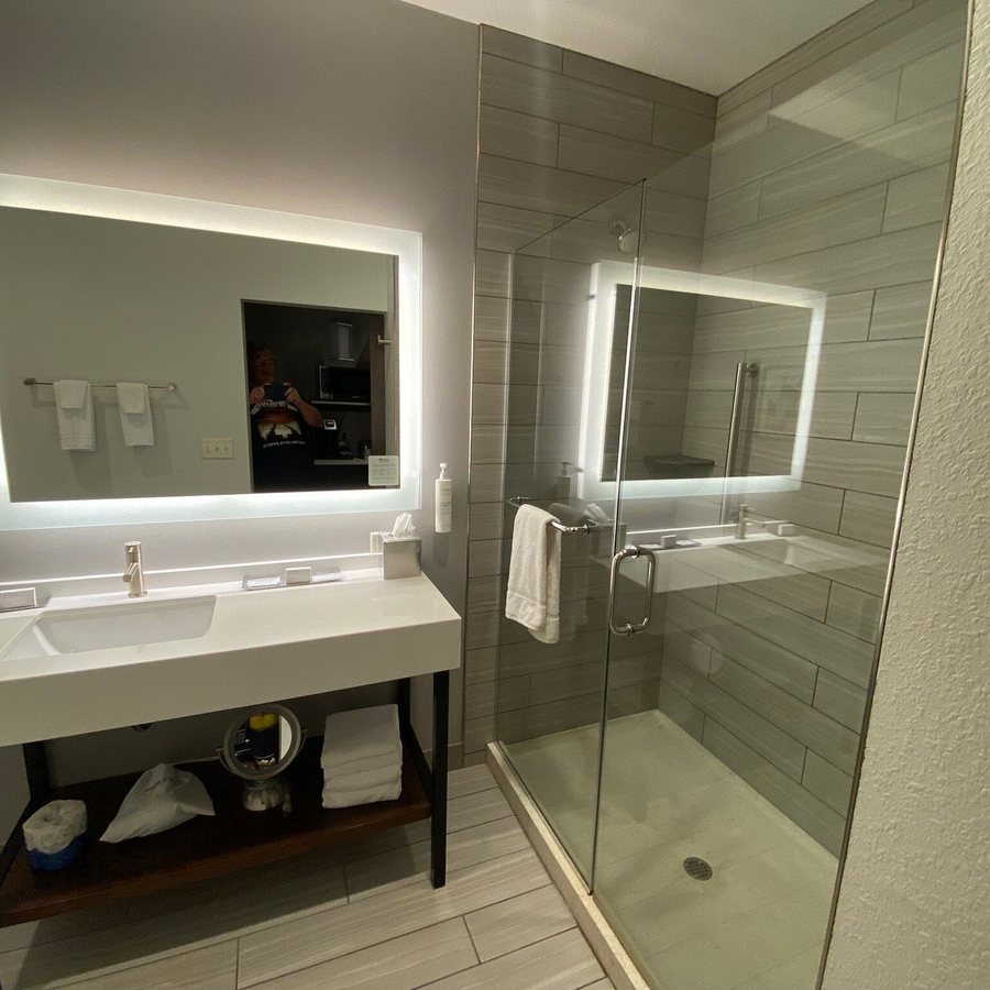 Hilton Garden Inn Minneapolis Eagan — Bathroom