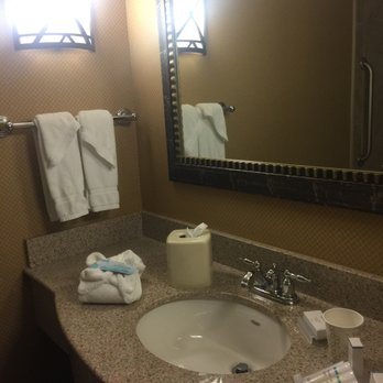Hilton Garden Inn Missoula — Bathroom