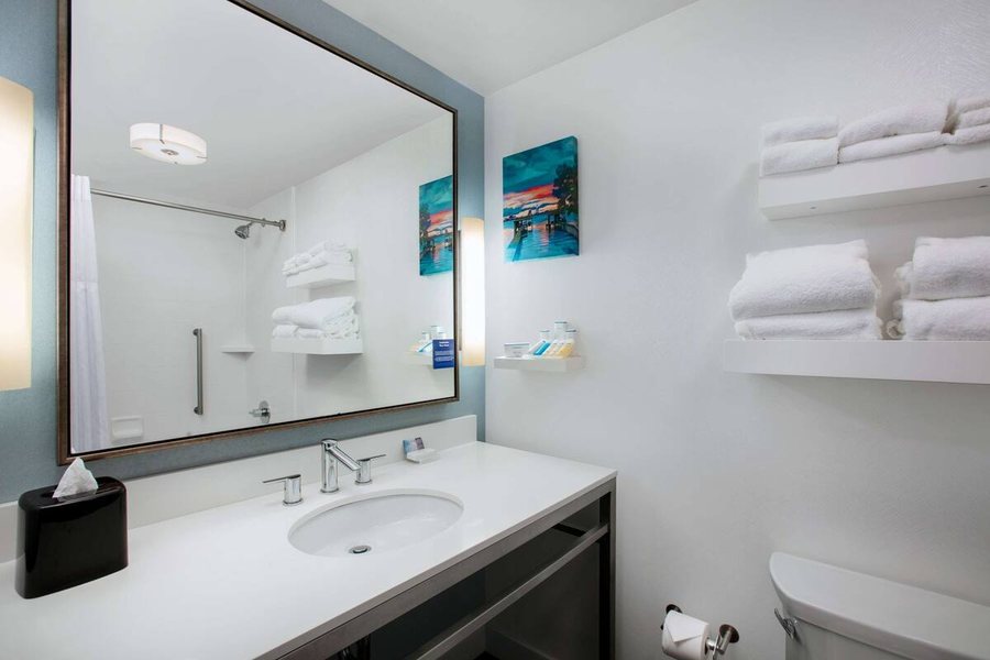 Hilton Garden Inn Mobile West I 65 Airport Blvd — Bathroom