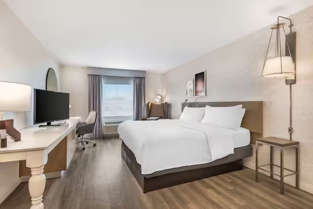Hilton Garden Inn Montgomery Eastchase — Guest room
