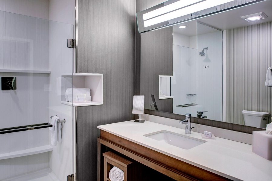 Hilton Garden Inn Mt Juliet — Bathroom