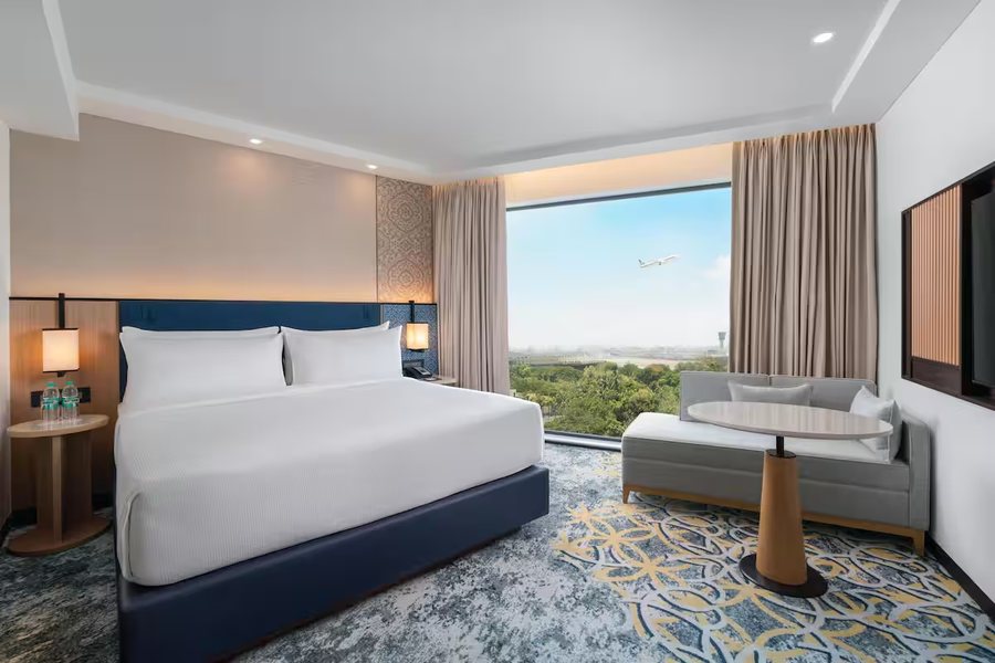 Hilton Garden Inn Mumbai International Airport — Guest room