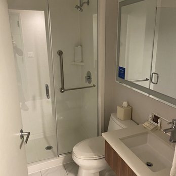 Hilton Garden Inn New York Central Park South Midtown West New York City New York — Bathroom