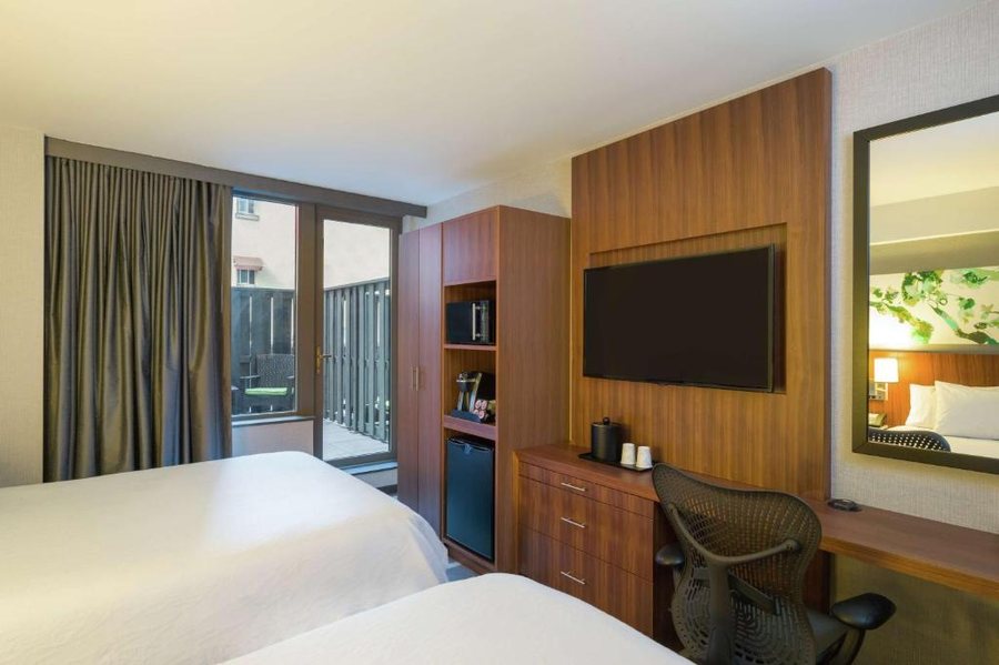 Hilton Garden Inn New York Central Park South Midtown West New York City New York — Guest room