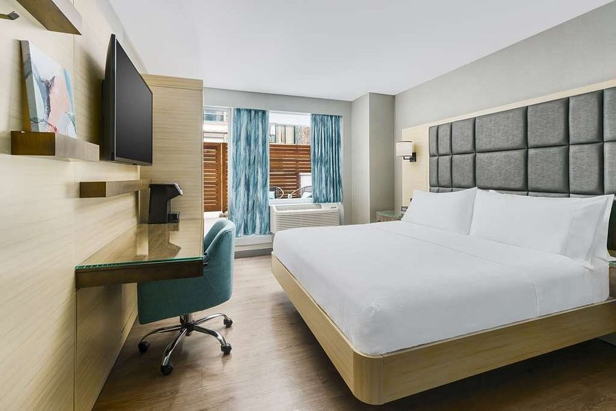 Hilton Garden Inn New York Times Square North — Guest room