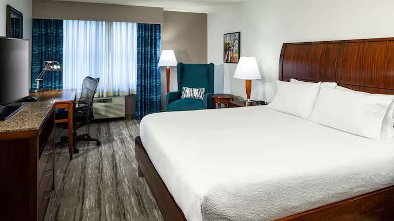 Hilton Garden Inn Omaha Downtown Old Market Area — Guest room