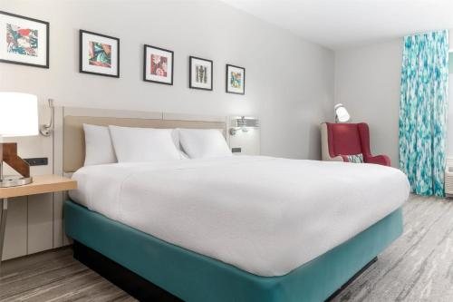 Hilton Garden Inn Ontario Rancho Cucamonga — Guest room