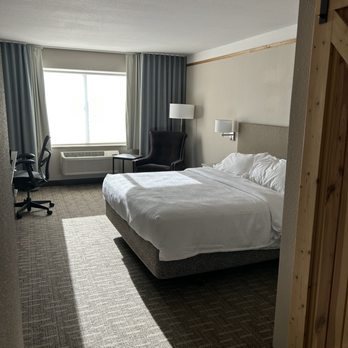Hilton Garden Inn Oshkosh — Guest room