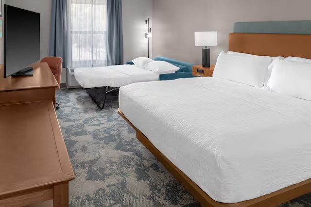 Hilton Garden Inn Overland Park — Guest room