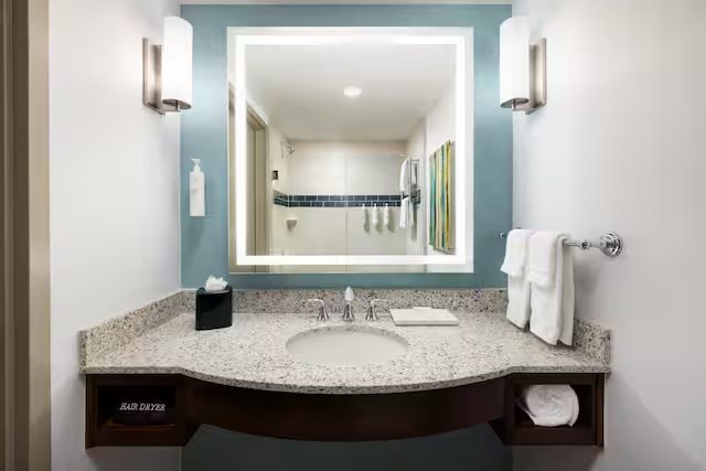 Hilton Garden Inn Palo Alto — Bathroom