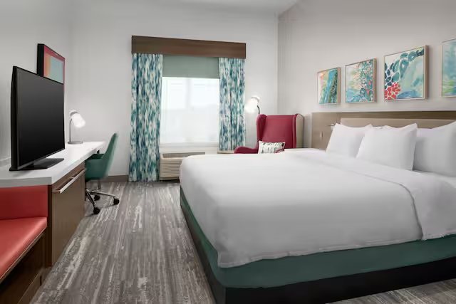 Hilton Garden Inn Pensacola Airport Medical Center — Guest room