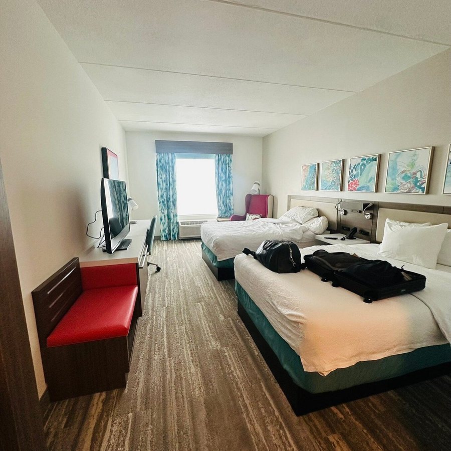 Hilton Garden Inn Pensacola Downtown — Guest room