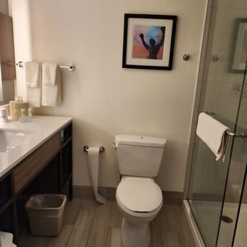 Hilton Garden Inn Philadelphia Center City — Bathroom