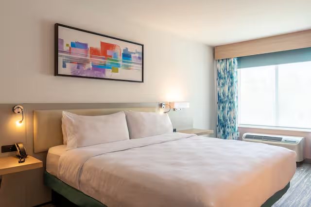 Hilton Garden Inn Portland Airport — Guest room