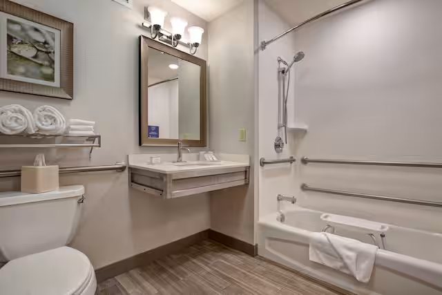 Hilton Garden Inn Portland Beaverton — Bathroom