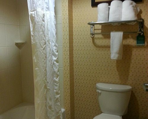 Hilton Garden Inn Rockville Gaithersburg — Bathroom
