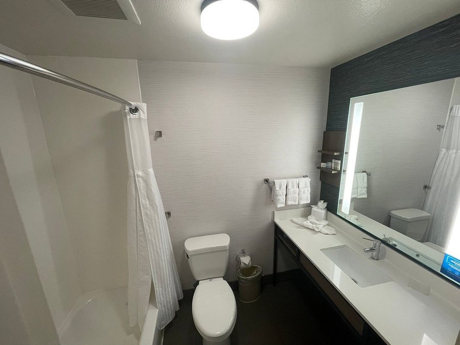 Hilton Garden Inn Salt Lake City Downtown — Bathroom
