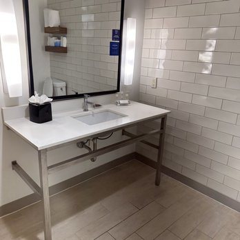 Hilton Garden Inn San Antonio Airport South — Bathroom