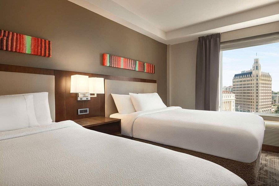 Hilton Garden Inn San Antonio Downtown Riverwalk — Guest room