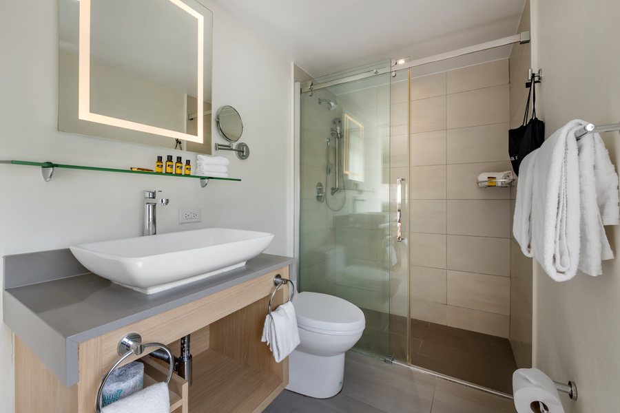 Hilton Garden Inn San Juan Condado — Bathroom