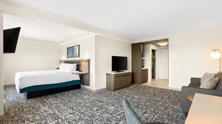 Hilton Garden Inn San Mateo — Guest room