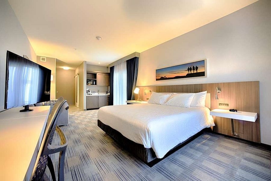 Hilton Garden Inn Santa Barbara Goleta — Guest room