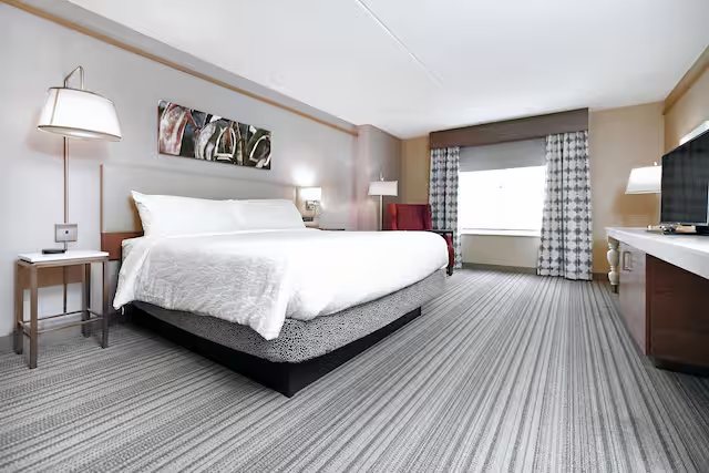 Hilton Garden Inn Saratoga Springs — Guest room