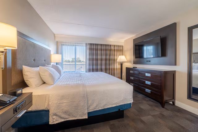 Hilton Garden Inn Secaucus Meadowlands — Guest room